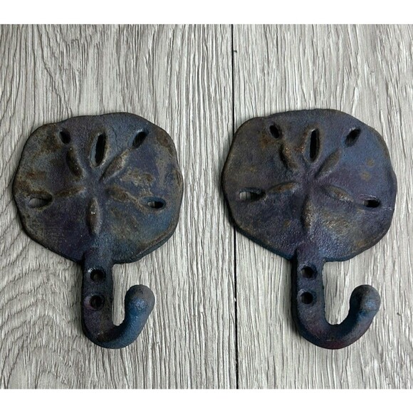 Set Of 2 Cast Iron Sand Dollar Wall Hooks Towel Hat Coat Bath Rust Finish - Picture 1 of 7